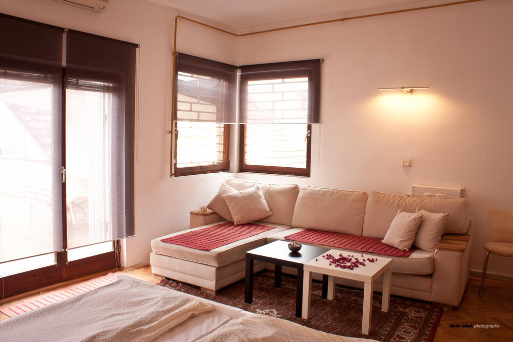 Apartments And Rooms Fonty ซาราเยโว ภายนอก รูปภาพ