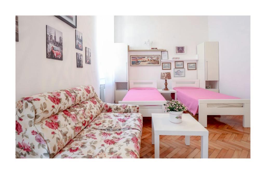Apartments And Rooms Fonty ซาราเยโว ภายนอก รูปภาพ