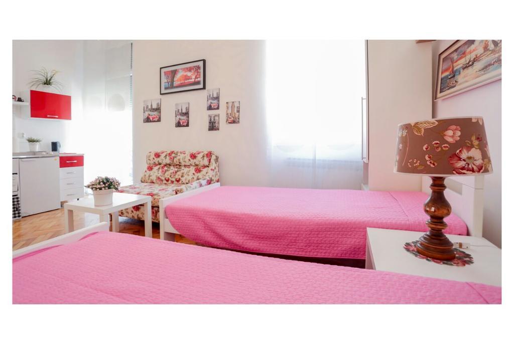 Apartments And Rooms Fonty ซาราเยโว ภายนอก รูปภาพ