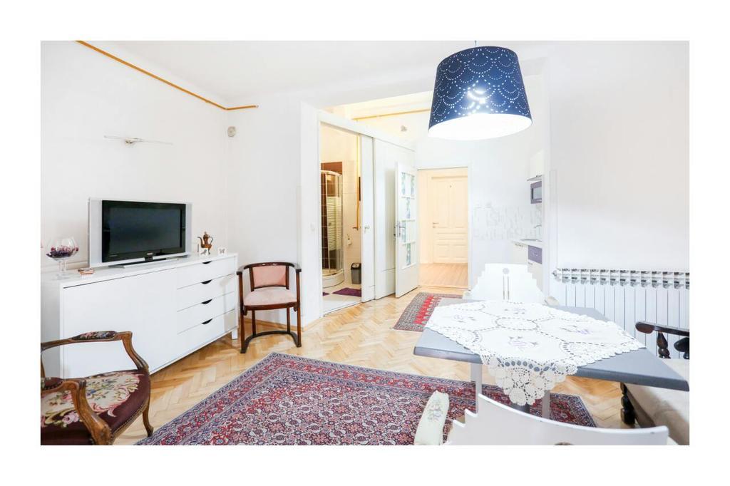 Apartments And Rooms Fonty ซาราเยโว ภายนอก รูปภาพ
