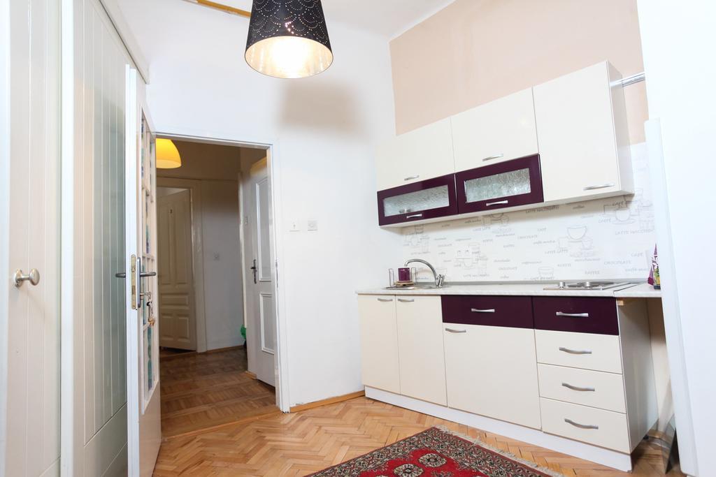 Apartments And Rooms Fonty ซาราเยโว ภายนอก รูปภาพ